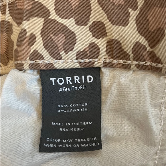 Torrid Weekend Mid Rise Wide Leg Leopard Pant - Picture 6 of 14
